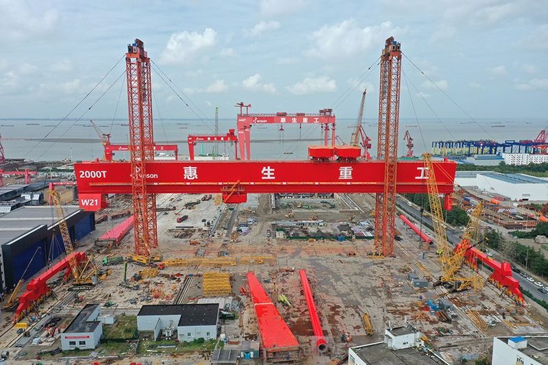 又一個2000t門機！衛華共同參與制造的國內**大噸位造船門式起重機完成提升！